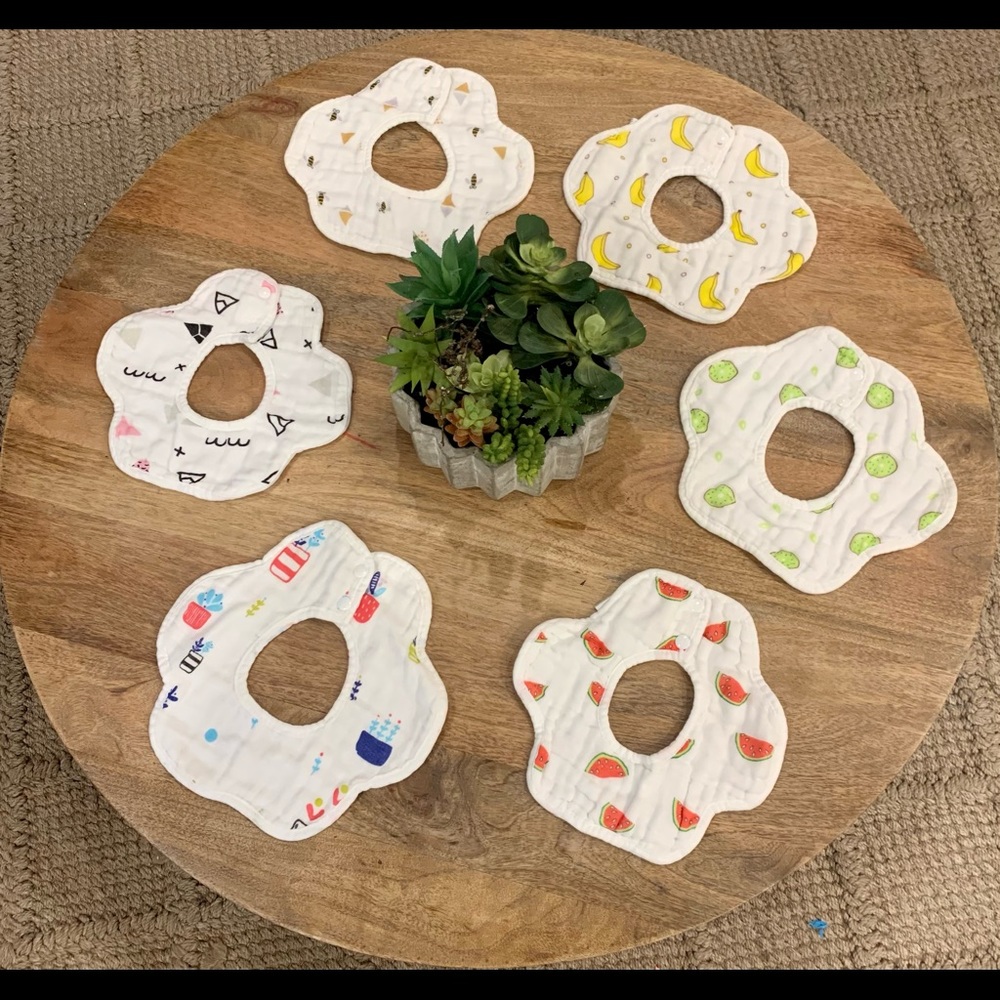 🌻PRICE DROP!🌻 Muslin Bibs! 🍼